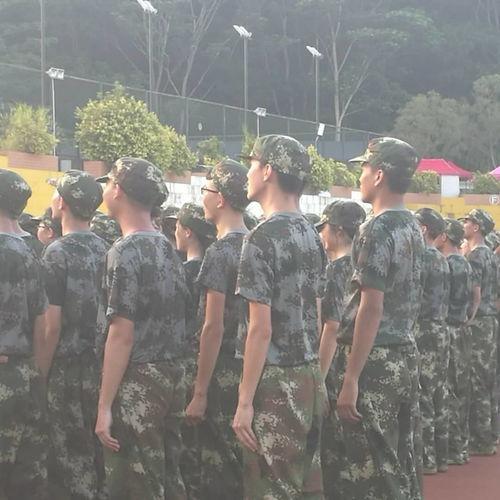 网曝吃瓜军训,揭秘军训中的趣味瞬间  第3张