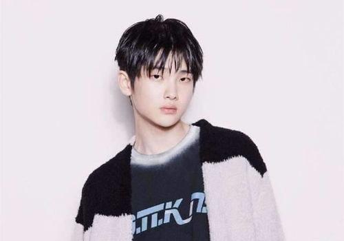 娱乐吃瓜酱黄明昊,娱乐吃瓜界的“瓜王” 第3张 娱乐吃瓜酱黄明昊,娱乐吃瓜界的“瓜王” 第3张